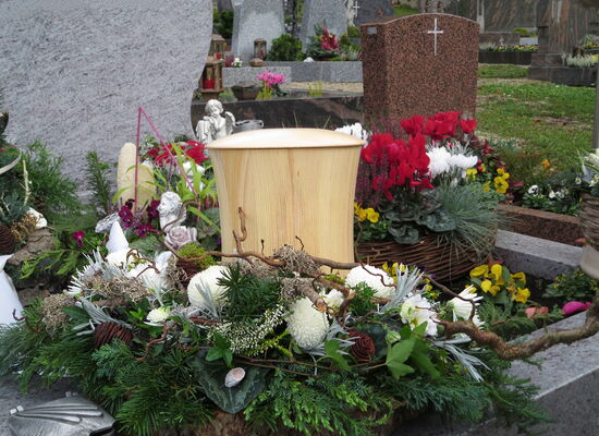 Schmuckurne aus Holz für eine Feuerbestattung